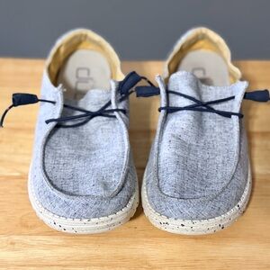 Women’s size 8 Hey Dudes canvas